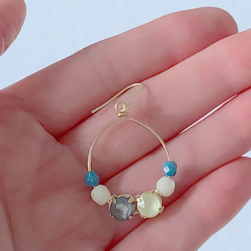 スワロフスキー のフープピアス(サマーブルー×レモンイエロー) ピアス 
