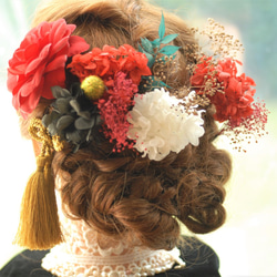 成人式 髪飾り　椿の髪飾り　プリザーブドフラワー　着物　卒業式　ヘッドドレス 3枚目の画像
