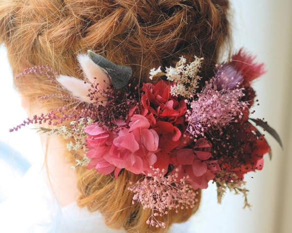 成人式 髪飾り ベリーカラーの花飾り♡ ヘッドドレス　和　プリザーブドフラワー　ドライフラワー　和装　卒業式　ウエディ 1枚目の画像
