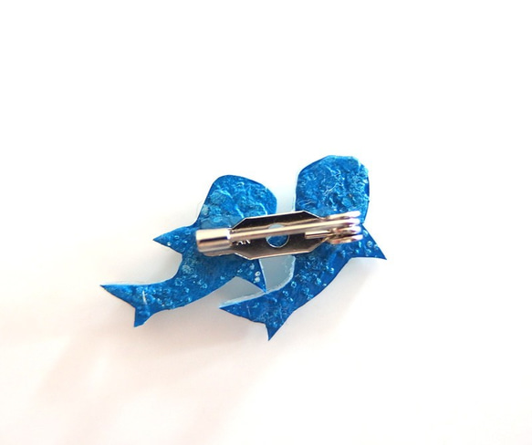 仲良しジンベイザメのブローチ 【受注制作】 ジンベエザメ 鮫 サメ　なかよし　ペア　夫婦　魚　海水魚　海 7枚目の画像