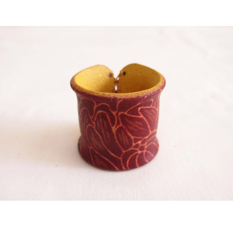 手描友禅染した革のスカーフリング　菊糸目上げ