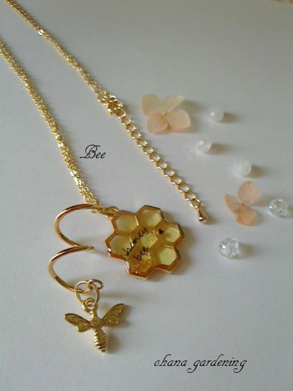 蜂の巣ネックレス＜honnybee＞ ネックレス・ペンダント ohana