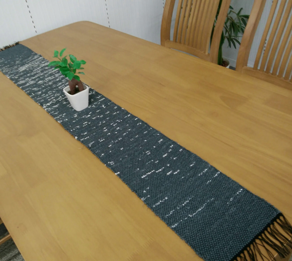裂き織りのテーブルランナー【送料無料】 1枚目の画像