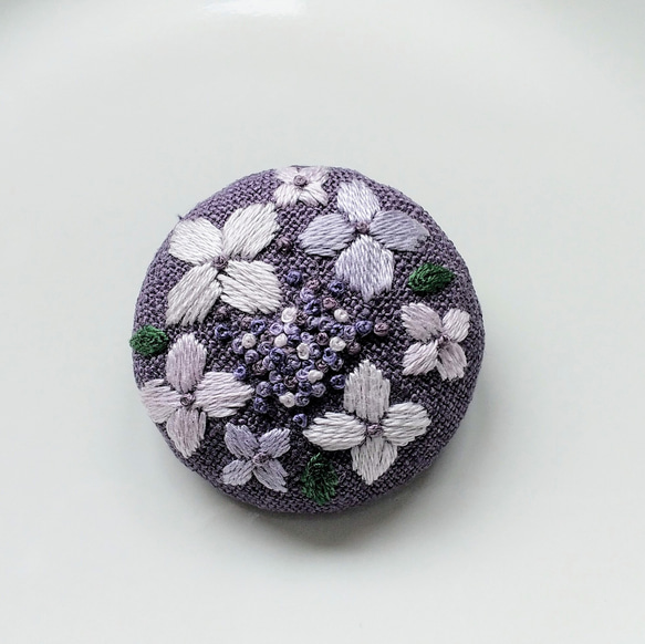 額紫陽花の花刺繍ブローチ【送料無料】 2枚目の画像