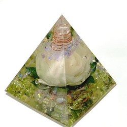 オルゴナイト　ピラミッド　白いバラ 2枚目の画像