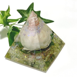 オルゴナイト　ピラミッド　白いバラ 3枚目の画像
