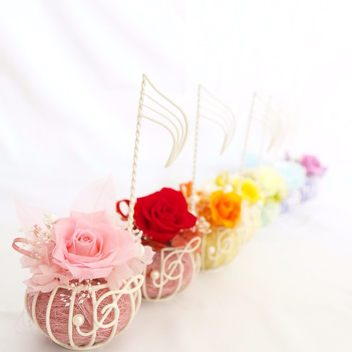 プリザーブドフラワーアレンジメント♡ 音符ワイヤーのプリザアレンジメント プリザーブドフラワー 花結 通販