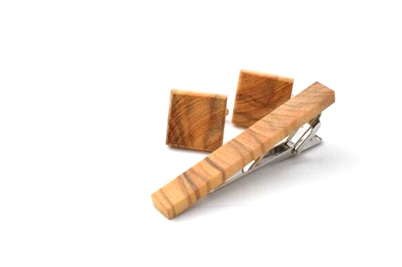 オリーブの木のタイピンとカフスボタン　｜ネームサービスします