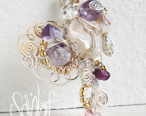 薔薇色の宝石箱：[ヒマラヤ産ミルキークォーツ・紫水晶・薔薇