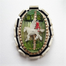 阿肯花園胸針“神秘的旋轉木馬” 第3張的照片