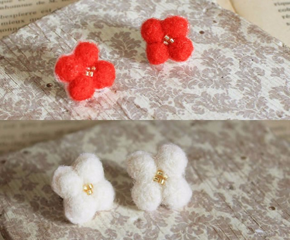 小さなお花の羊毛刺繍ピアス【選べるカラー5色】 4枚目の画像