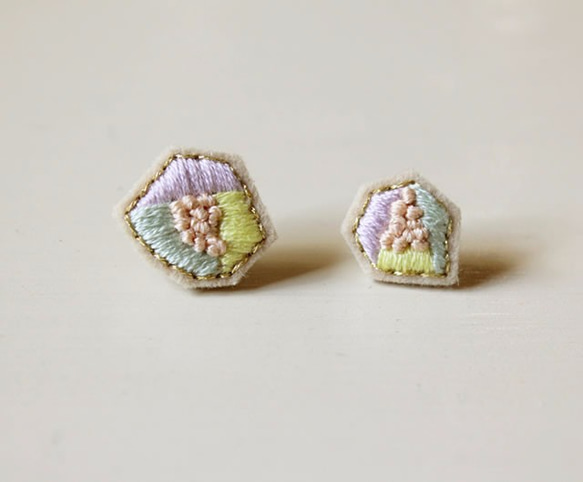 piece【刺繍ピアス】pastel 2枚目の画像