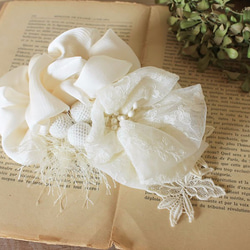 シルクのお花とニット玉のヘッドドレス【wedding】 1枚目の画像