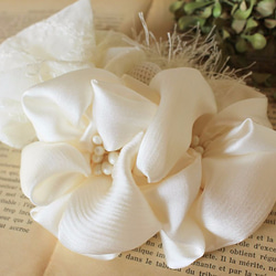 シルクのお花とニット玉のヘッドドレス【wedding】 2枚目の画像