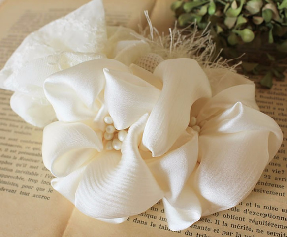シルクのお花とニット玉のヘッドドレス【wedding】 2枚目の画像