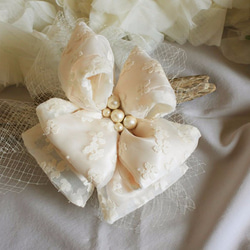 小花刺繍のオーガンジーを纏ったリボンフラワーのヘッドドレス【wedding】 2枚目の画像