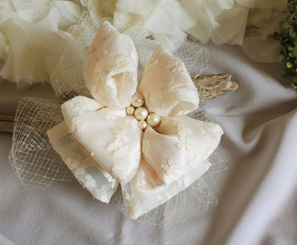 小花刺繍のオーガンジーを纏ったリボンフラワーのヘッドドレス【wedding】 2枚目の画像