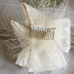小花刺繍のオーガンジーを纏ったリボンフラワーのヘッドドレス【wedding】 9枚目の画像