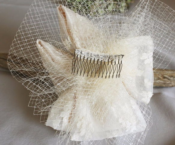 小花刺繍のオーガンジーを纏ったリボンフラワーのヘッドドレス【wedding】 9枚目の画像