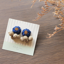 リボン刺繍の花と巻き玉ピアス【blue】イヤリングも変更可 6枚目の画像