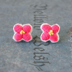 小繡球[刺繡耳環]鮮豔的粉紅色 第1張的照片