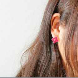 小繡球[刺繡耳環]鮮豔的粉紅色 第3張的照片