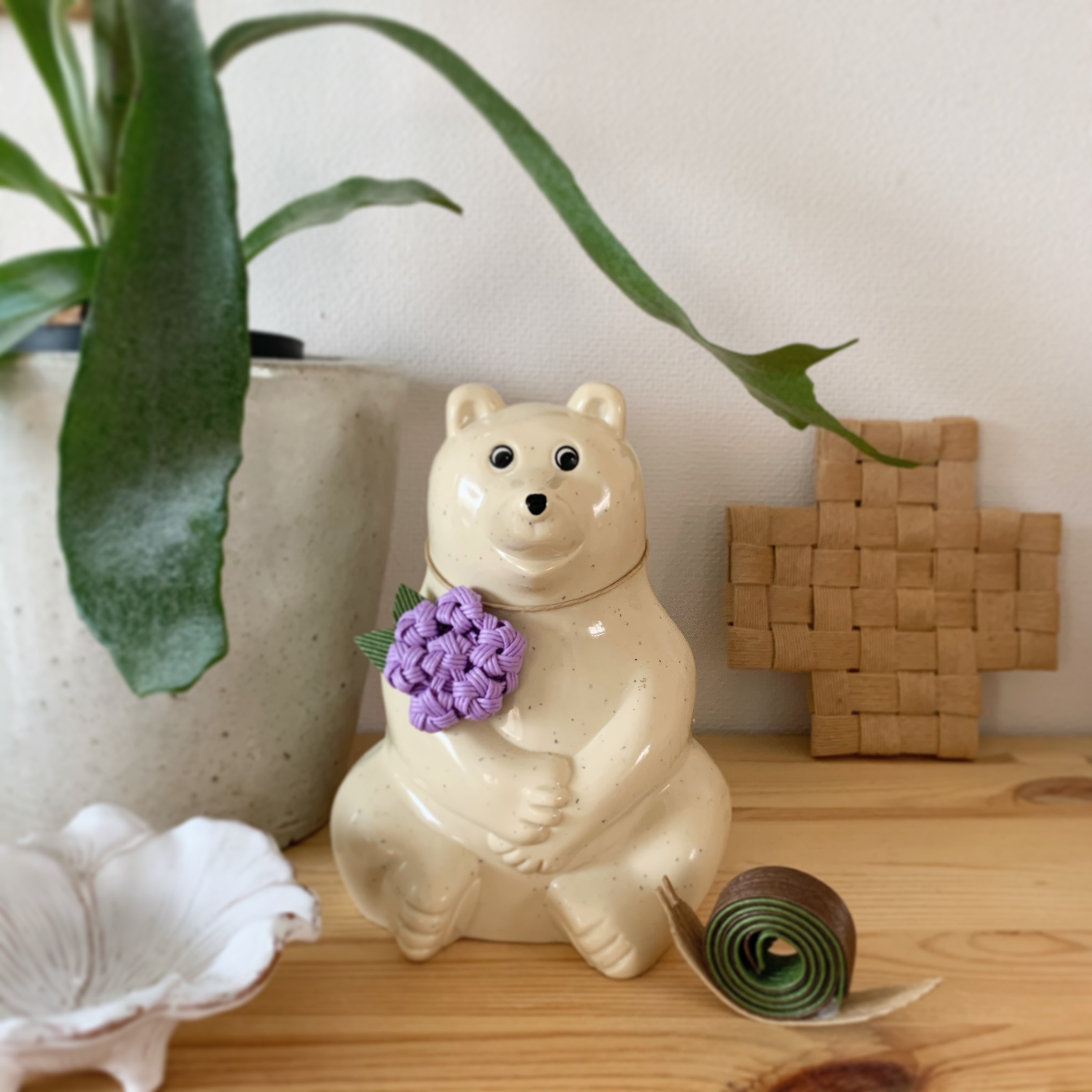 【受注制作】しろくま貯金箱　こどもの日のカブト③ライトグレー 受注制作】しろくま貯金箱こどもの日のカブト③ライトグレー