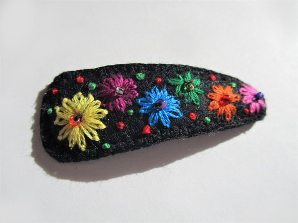 お花刺繍スリーピン（黒×小花） 2枚目の画像