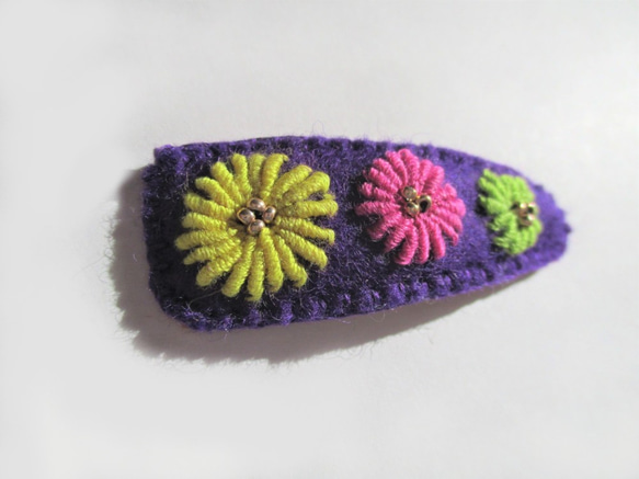 お花刺繍スリーピン（紫） 2枚目の画像