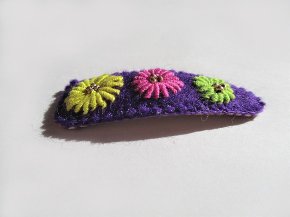 お花刺繍スリーピン（紫） 3枚目の画像