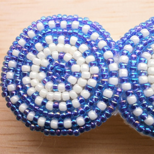 ビーズ丸模様刺繍のバレッタ（青） バレッタ sato-kko 通販｜Creema 