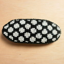 ビーズ刺繍オーバル型モノトーンバレッタ（黒×白） 1枚目の画像