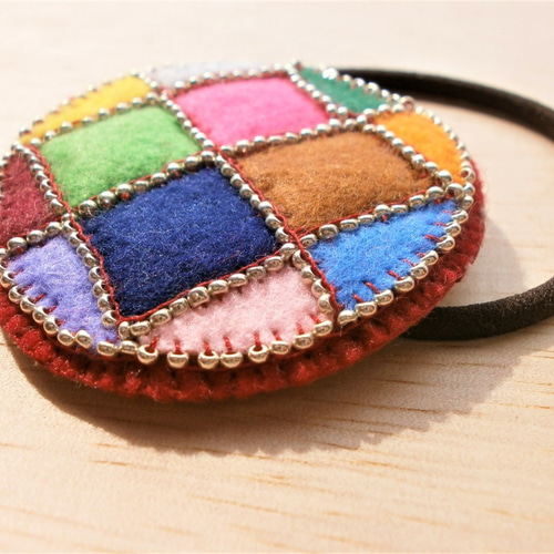 A-460  パッチワークのヘアゴム フェルトパッチワークのヘアゴム（赤） ヘアゴム sato-kko 通販