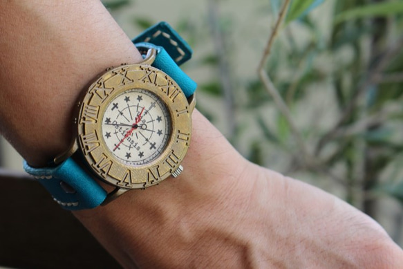 手作り腕時計　Via Ostiensis(十字架レトロ時計 アンティークケース White & Blue) 1枚目の画像
