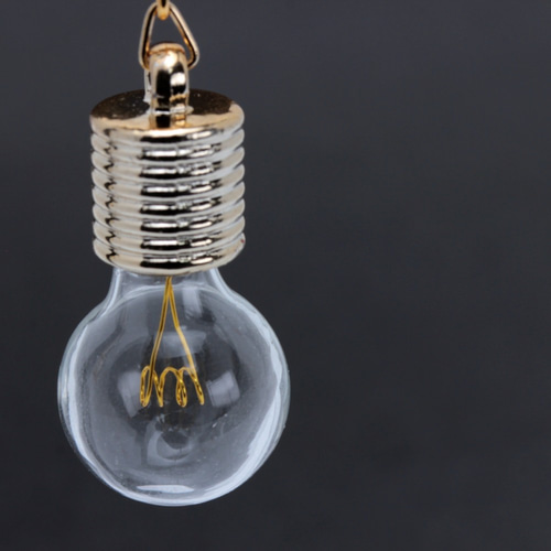 電球(378) ピアス/イヤリング/ノンホールピアス/樹脂ピアス ピアス