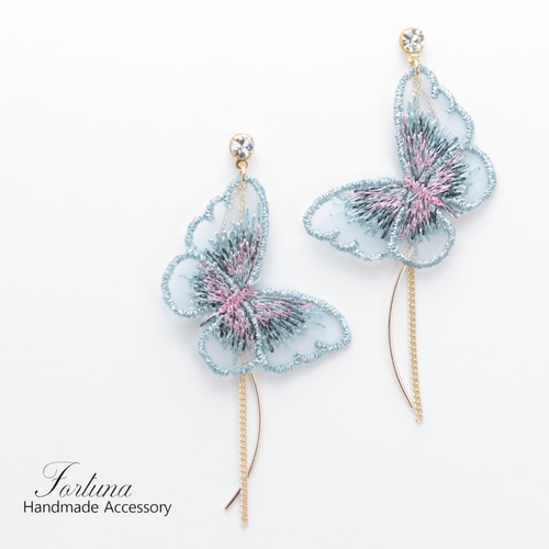 水色の蝶々(484) ピアス/ノンホールピアス/樹脂ピアス ピアス 