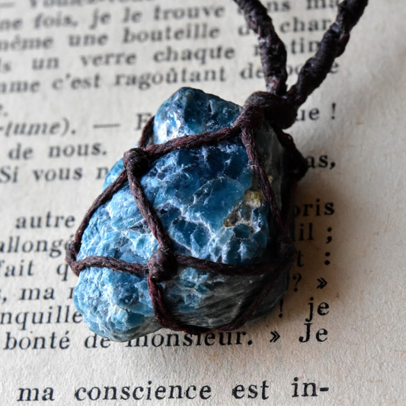 アパタイト　マクラメネックレス アパタイト 原石 マクラメ編みペンダントネックレス from South Africa