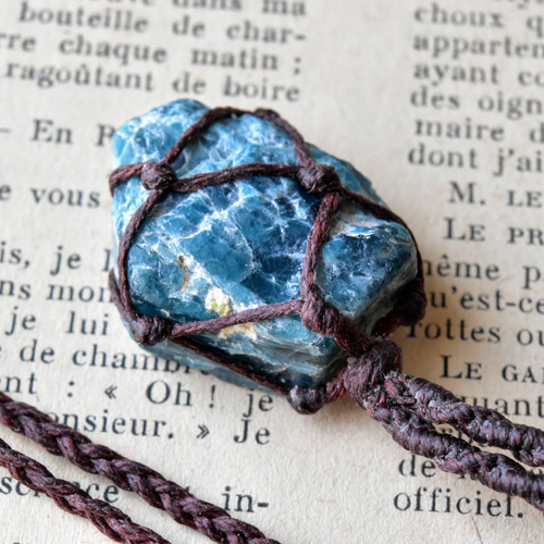 アパタイト 原石 マクラメ編みペンダントネックレス from South Africa