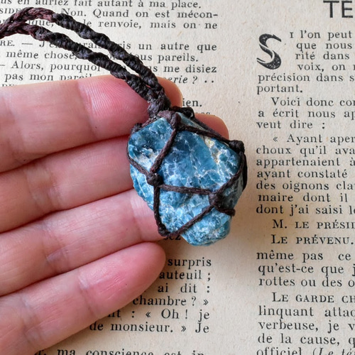 アパタイト 原石 マクラメ編みペンダントネックレス from South Africa