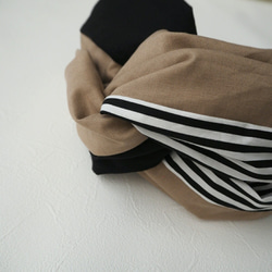 寬大的髮帶（繫好），帶有米色和黑色條紋 第4張的照片