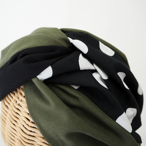 寬針織頭巾（繫帶）☆卡其色 x 黑色 x 波點 第4張的照片