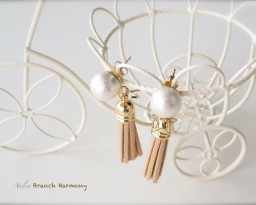 1270】大きめパールビーズとタッセルのピアス 手作り タッセル