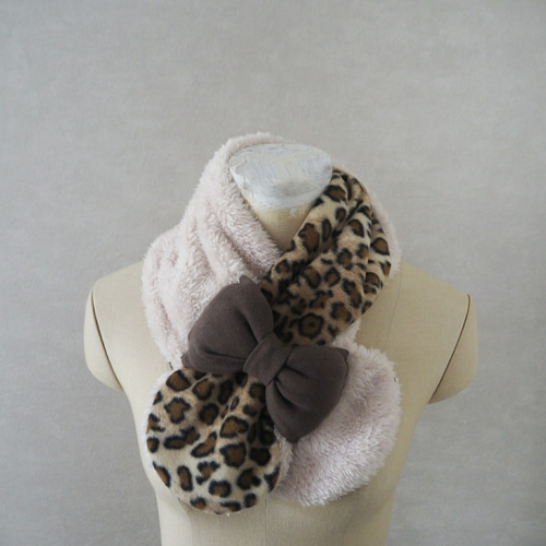 モコモコマフラー ☆ リボン (ライトベージュ × ヒョウ柄) レディース