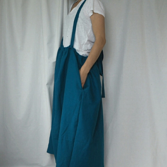 類似sayoko的預訂項目☆寬鬆聚集的裙邊裙☆半亞麻藍色 第3張的照片