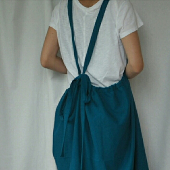 類似sayoko的預訂項目☆寬鬆聚集的裙邊裙☆半亞麻藍色 第6張的照片