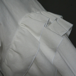背褶襯衫☆刺繡蕾絲白色 第5張的照片