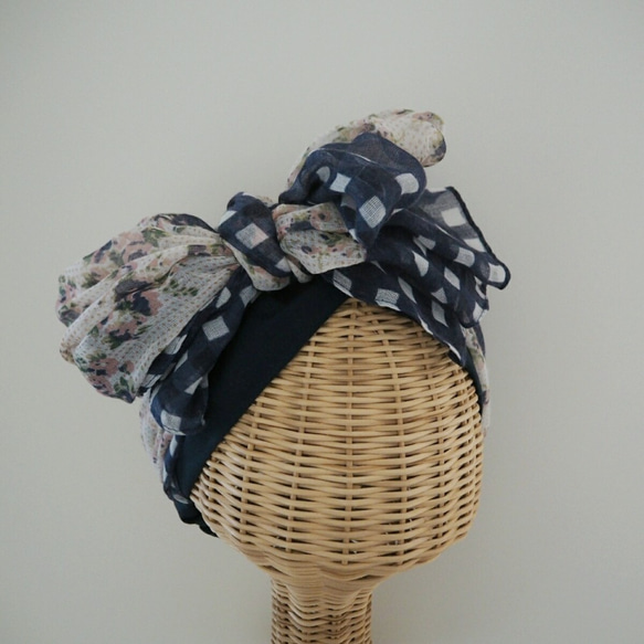 可隨意連接的頭巾☆海軍×花圍巾 第1張的照片