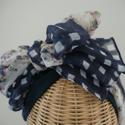 可隨意連接的頭巾☆海軍×花圍巾 第2張的照片