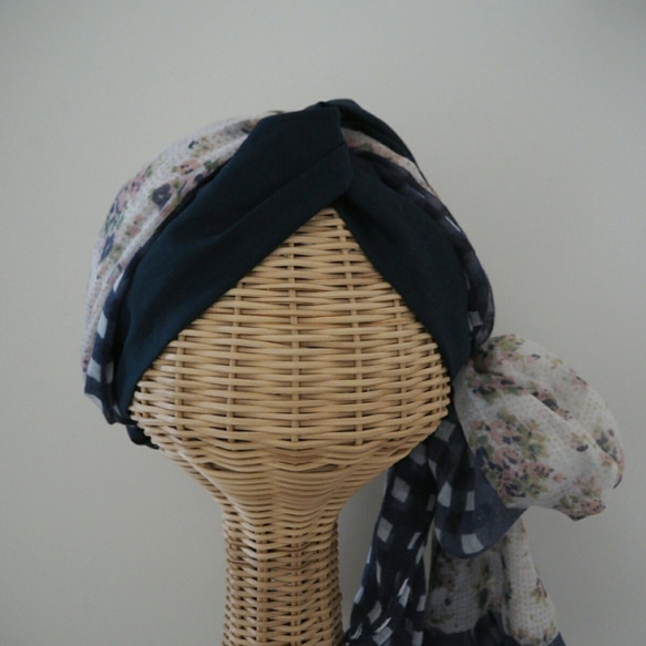 可隨意連接的頭巾☆海軍×花圍巾 第5張的照片