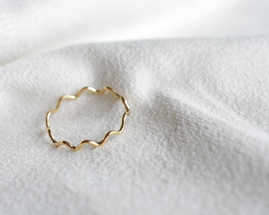 ﾌﾟﾗｽ K18 ゴールドリング　wave